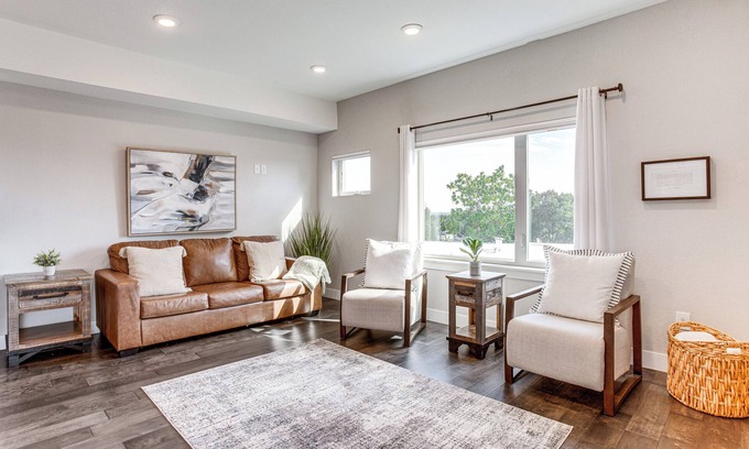 West Colfax House | 3 Mi to Dtwn Denver: Scenic Townhome w/Deck!