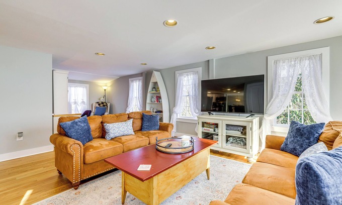 Old Mystic House | 3 Mi to Dtwn: Mystic Getaway w/Deck & Grill!