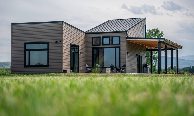 Big Horn County Cabin | 3 Mile Cabin Private Boat Ramp and River Access