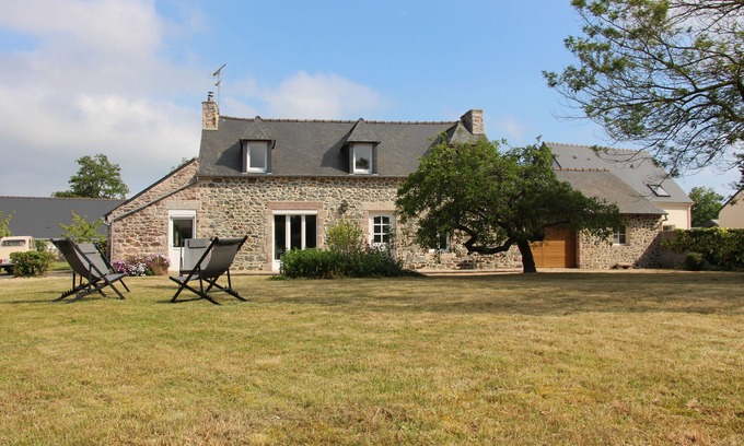 Plurien House | 3 minutes from the beach, spacious renovated farmhouse with large enclosed garden.