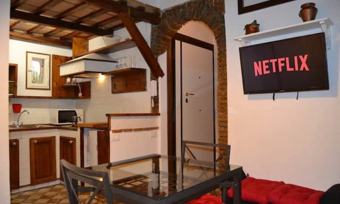 Rione V Ponte Apartment | 3 minutes on foot from Piazza Navona and Castel Sant'Angelo and the Vatican!