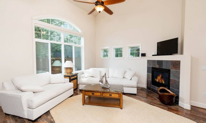 Mountain View District House | 3+ MONTH RENTAL-1.5 Bedroom+ an OFFICE with Wall Bed-minutes to downtown