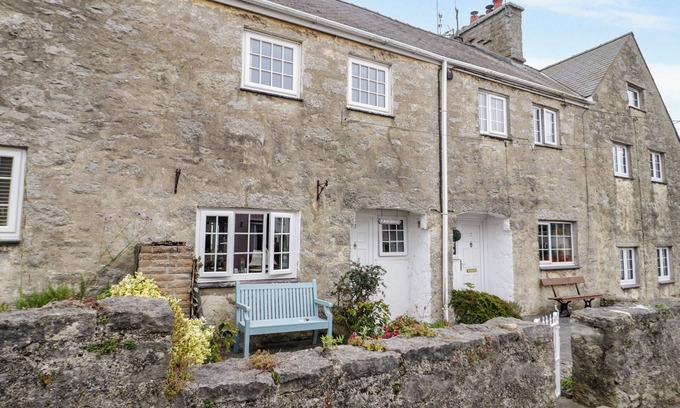 Moelfre Cottage | 3 MORANEDD, family friendly, character holiday cottage in Moelfre