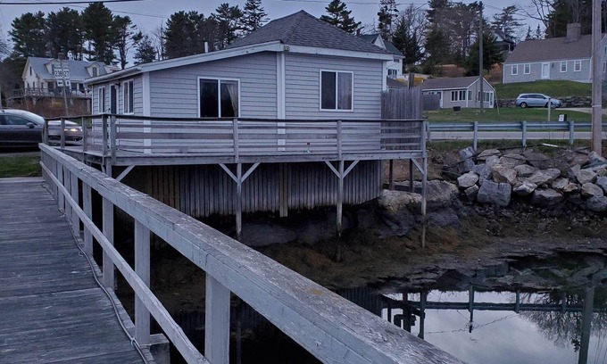 West Boothbay Harbor Cottage | 3 one-bedroom fully equipped cottages with free WIFI/weekly rental