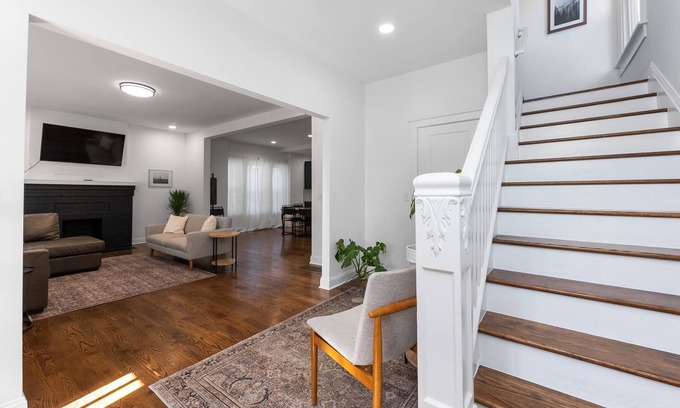 Clintonville House | 3 story, massive house in Central Columbus. Huge Kitchen!