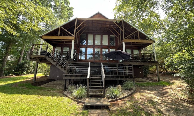 Bullard House | 3 Story Peaceful Lakehouse on Lake Palestine-20 mins from Tyler/2 hrs from DFW