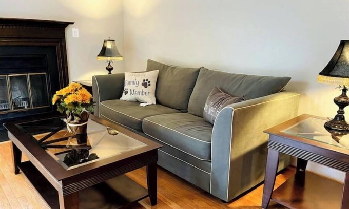 Herndon House | 3 Story SF Home - 5 BDR 3.5 Bath - Prime Location!