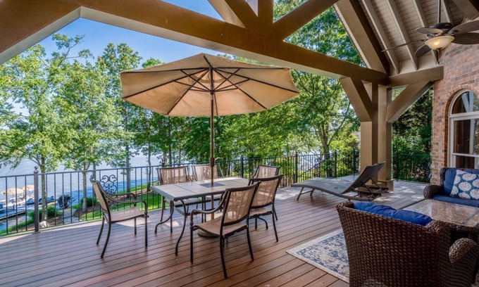 Lake Oconee House | 30% off, 2 night min, Huge View, Pointe Lot, Dock, Pontoon, Theater, Fire Pit!
