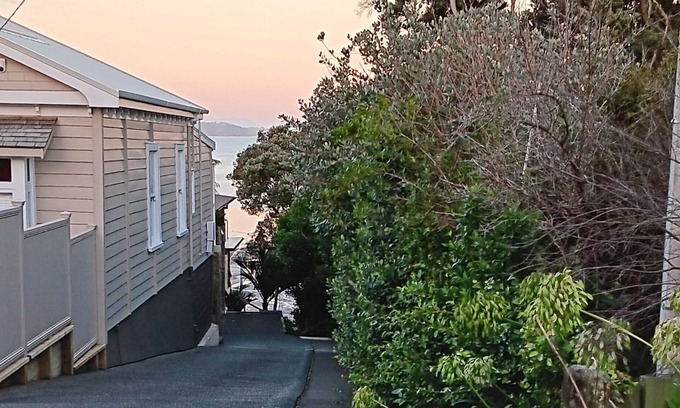 Snells Beach Apartment | 30 steps to beach
