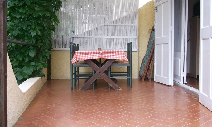 Bandol Apartment | 32 m2 self-contained studio in villa with 900 m2 grounds