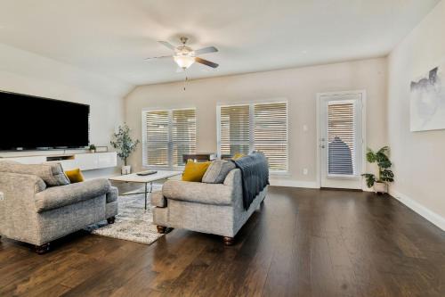 Fort Worth House | 32 Short Drive To Billy Bob's Patio