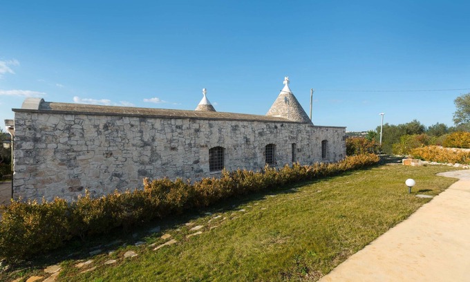 Ostuni Cottage | 3279 Trullo Due Coni by BarbarHouse