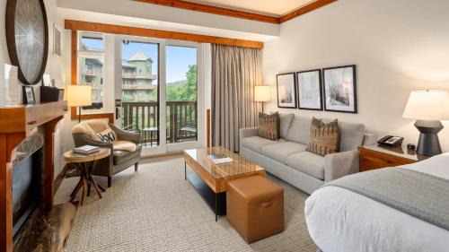Stowe Area Resort | 345 Studio NATIONAL 3rd Floor Pool & Mountain Views By Stowe Mountain Rentals