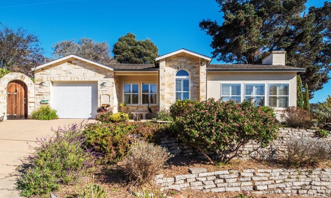 Del Rey Oaks House | 3485 Avalon by the Sea home