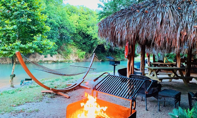 Prairie Lea Cabin | #38 Son's River Ranch - Glamping Cabin w/2 Queen Beds