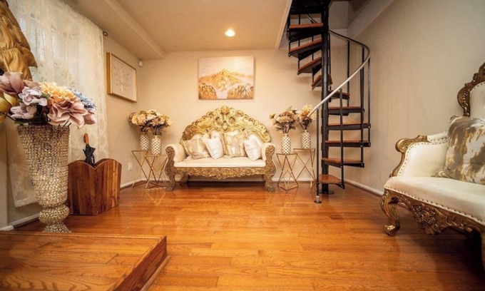 Roxborough House | 389F Classical 1BR Room