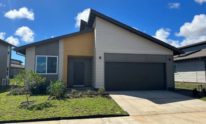Ewa Apartment | 3BR/2BA New Build | Pool | W/D | Garage | Park