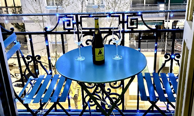 Esquerra de l'Eixample Apartment | 3BR/2BA STUNNING BALCONIED ART NOUVEAU APT, NEXT DOOR TO METRO, CITYWIDE ACCESS