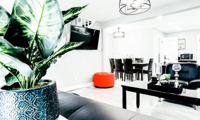 Niagara Falls House | 3BR House-Near Falls, Casino & Attractions