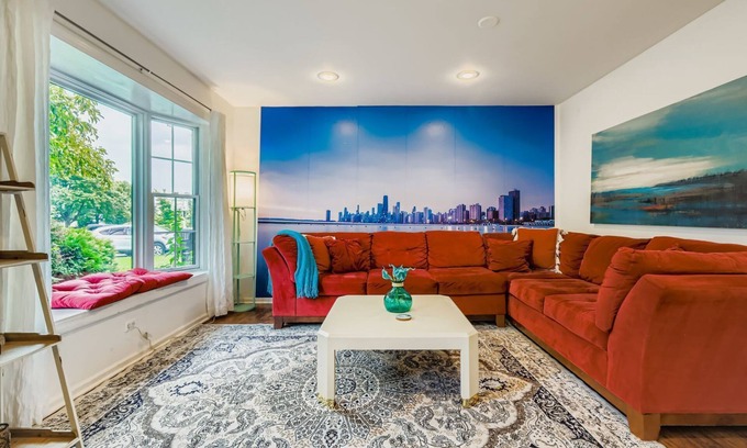 Lake Zurich House | 3BR House w/Pickleball, Game Room, Foosball, Arcade, Darts & Grill