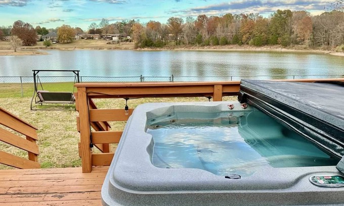 Old Hickory House | ‼️3BR Lakefront in Nashville w/BBQ & Hot Tub