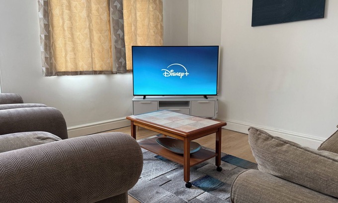 Leeds House | 3BR-Sleep 10– Near Stadium,Centre & M-Links - Contractors/Corporate & Families
