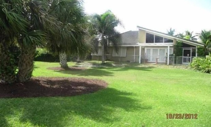 Plantation House | 3BR Vacation House, heated Salt-Water totally upgraded on Beautiful Golf Course.