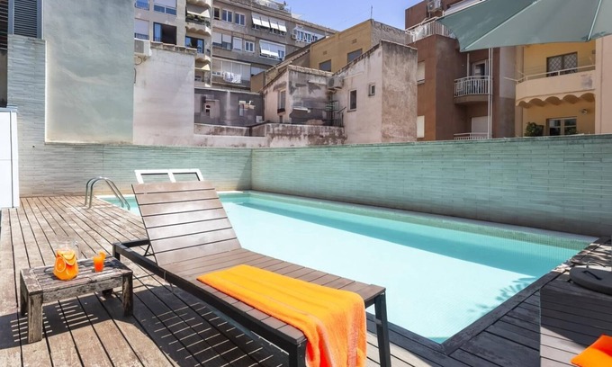 El Putget i Farro Apartment | 3BR with Terrace and pool available for 8 guests