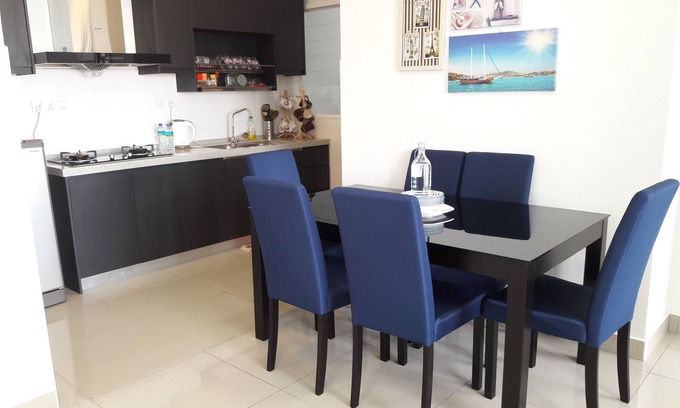 Presint 15 Condo | 3BR2B Homestay with pool view, 2 Free parking,Free Gym Access