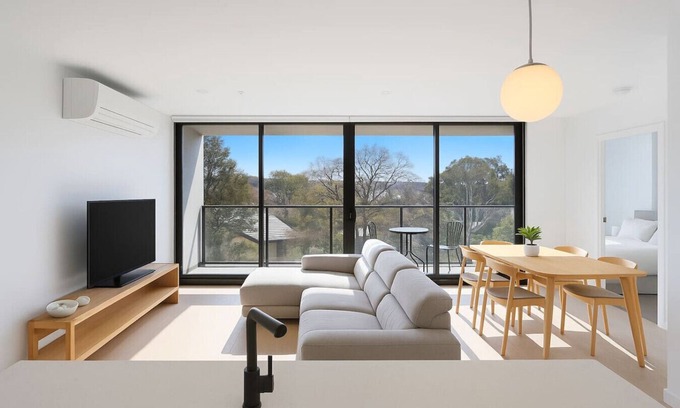 Reid Apartment | 3BRs Apt with Mountain Views | Heart of Canberra