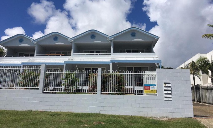 Rainbow Beach House | 4 42 Manooka Drive Rainbow Beach
