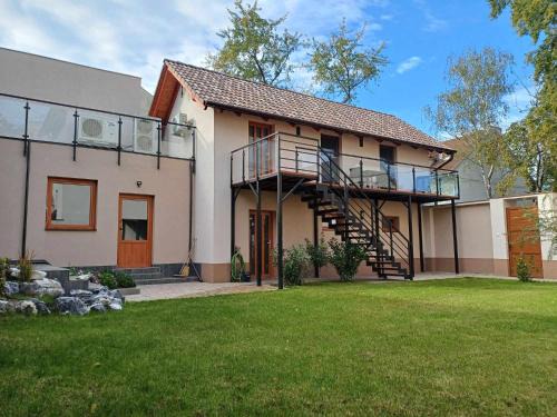 Szeged Apartment | 4 Basa Bungalow