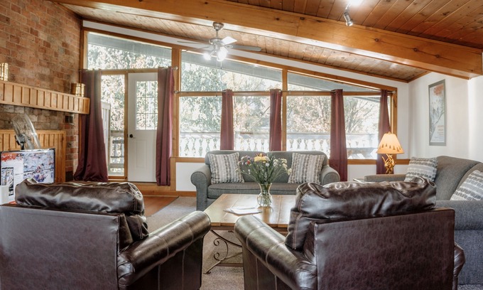 The Blue Mountains Cottage | 4 bdrm Cottage@Blue Mountain,Tyrolean Village Resorts/BBQ/Near the Village