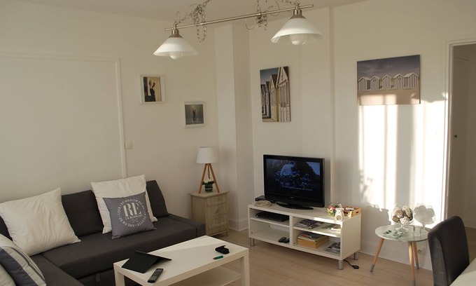 Centre Ville Rive Gauche Apartment | 4 beautiful appt F3 comfortable, on the Seine, parking, cathedral view in Rouen
