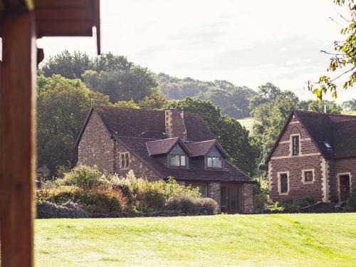 Halmonds Frome House | 4 Bed in Bishops Frome 75601