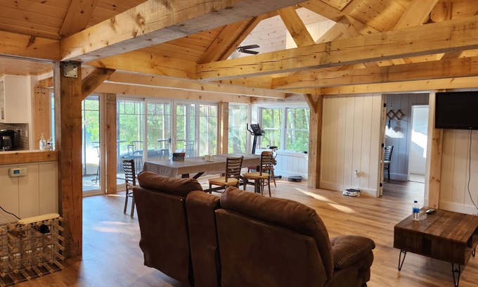 Lake of Bays Cottage | 4 Bedroom, 2 Bath Lakefront new renovated cottage in Muskoka
