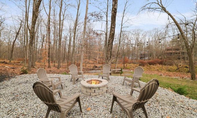 East Stroudsburg House | 4 Bedroom/8 miles from Camelback/Hot Tub/2 Fire Pits/Fireplace/Game Room!