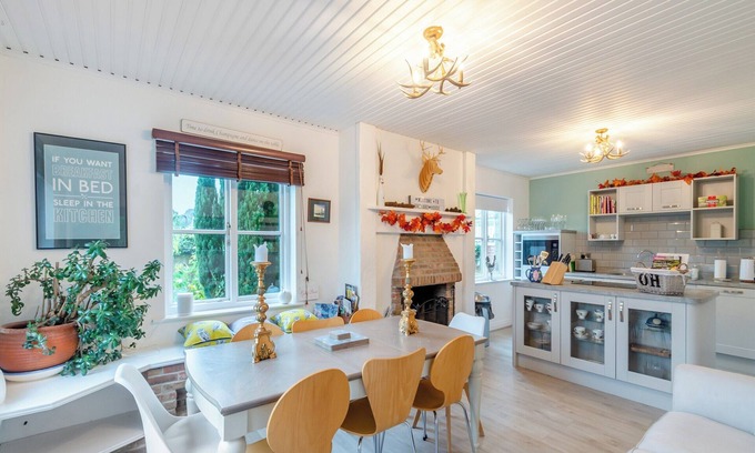 Richmond Cottage | 4 bedroom accommodation in Richmond