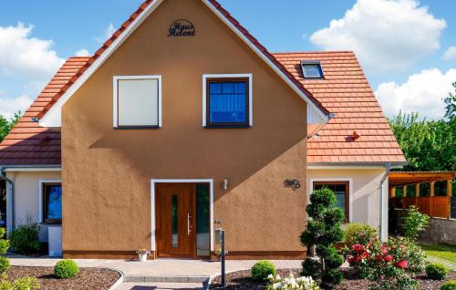 Wohlenberg House | 4 Bedroom Amazing Home In Klütz