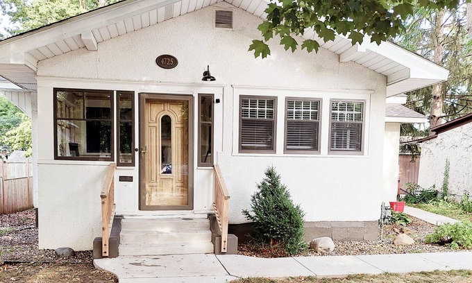 Southwest Minneapolis House | 4 Bedroom Bungalow in heart of Minneapolis