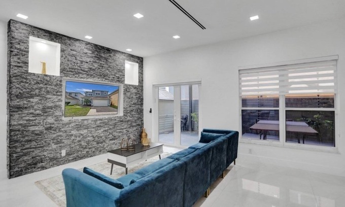 Fort Lauderdale Villa | 4 Bedroom Designer Home Next to Shul and Community Pool by RedAwning