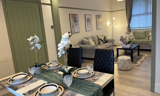 Wallasey House | 4 bedroom home located in Wallasey, Merseyside