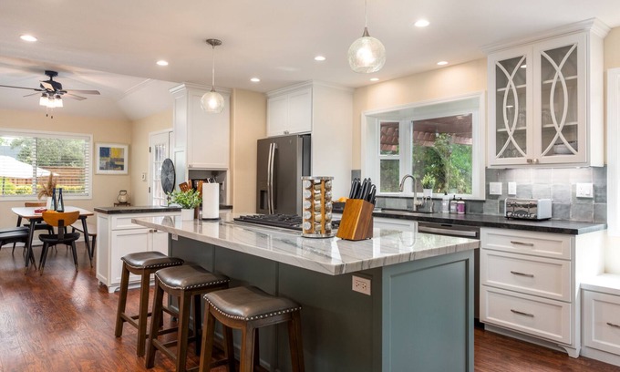 Windsor House | 4-Bedroom Home with Pool & Hot Tub in Wine Country