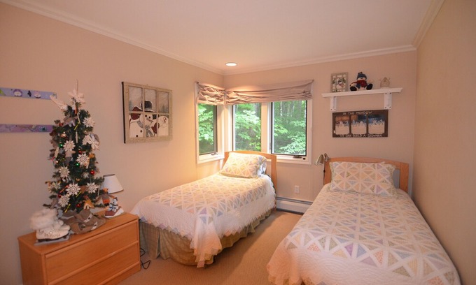 Ludlow Condo | 4-Bedroom Ski-in/Ski-out Condo with hot tub in Okemo Ledgewood