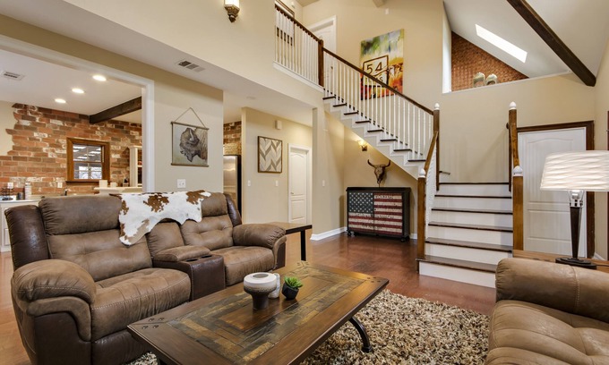 South Congress House | 4 Bedroom South Congress Ultimate Austin Getaway Home & just 2 miles to Downtown