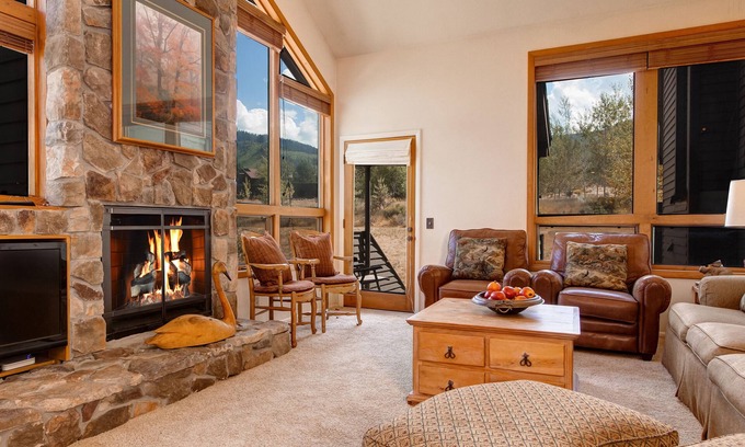 Park City House | 4 Bedroom Townhouse with Quartz Counters, Mountain Views, Walk to Lifts