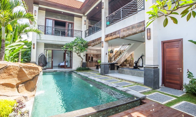 Padonan Villa | 4 Bedroom villa with rice paddy views