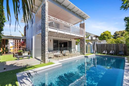 Mount Coolum House | 4 Boardrider Crescent