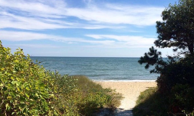 Mashpee House | 4 BR Modern Home,5-Star Reviews, Walk2 Priv Beach, Shops, Dining, Mini-Golf