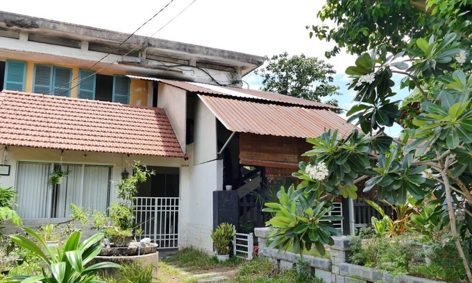 Hue House | 4 guests, 2 beds, 1 bath, a garden